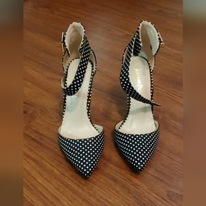 Polka dot pumps size 6.5